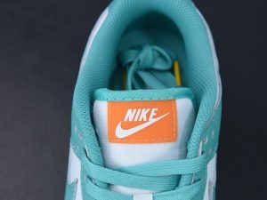 Nike Dunk Low White Turquoise (W) close-up detail