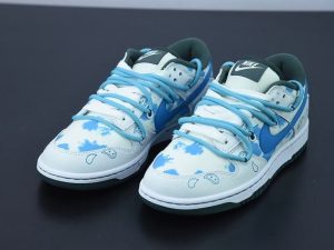NK SB Dunk Low close-up detail