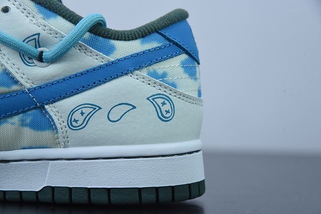 261921653241161_7-1 NK SB Dunk Low front view