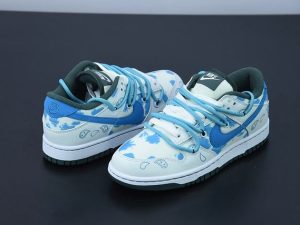 NK SB Dunk Low side view