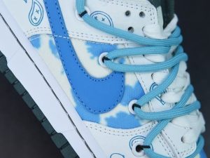 NK SB Dunk Low close-up detail