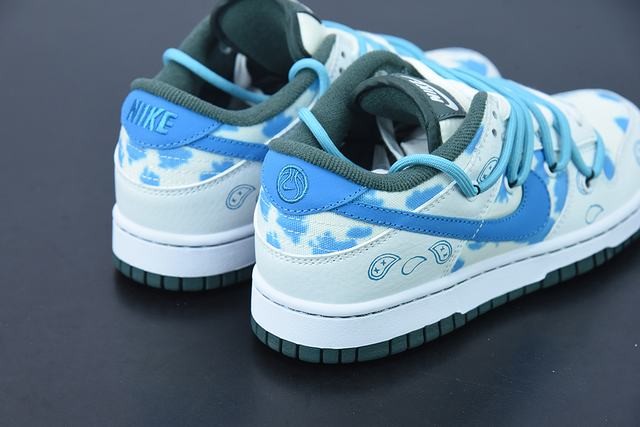 261971653241161_12-1 NK SB Dunk Low front view