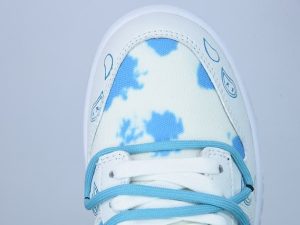 NK SB Dunk Low side view