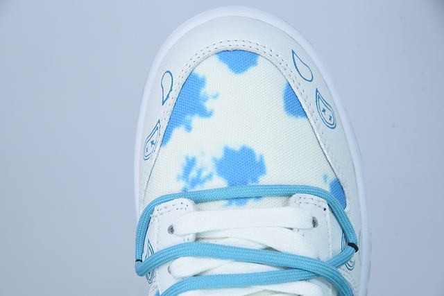 261981653241161_13-1 NK SB Dunk Low side view