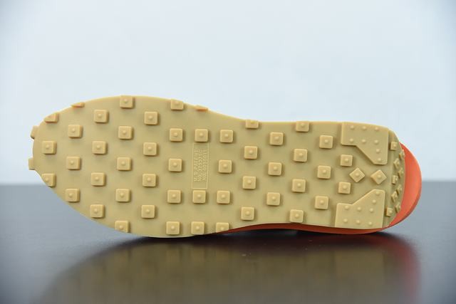 279321632024995_3-1 Sacai Waffle Kiss Of Death Net Orange detail view
