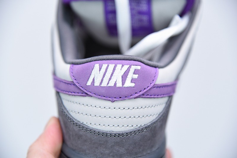 279741604041768_5-1 Nike Dunk SB Low Purple Pigeon detail view