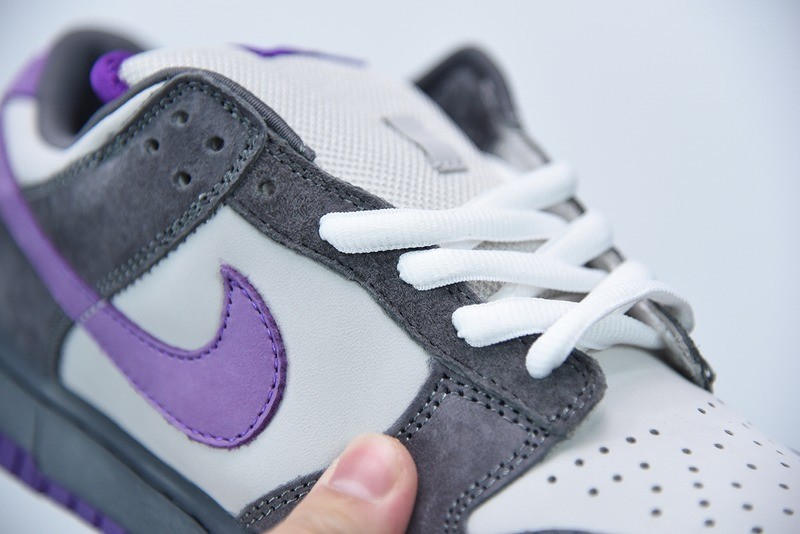279771604041768_8-1 Nike Dunk SB Low Purple Pigeon front view