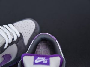 Nike Dunk SB Low Purple Pigeon detail view