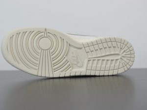 Nike SB Dunk High Pro Grey white close-up detail