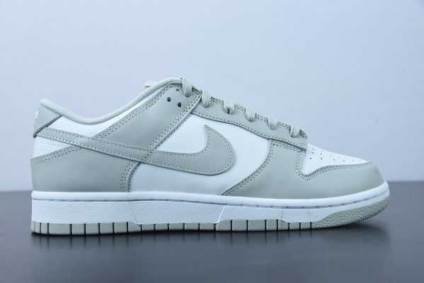 o_1fuo4fesd1fsb10561kvq3g51mn7m6-599x400 Nike Dunk SB Low Photon Dust detail view