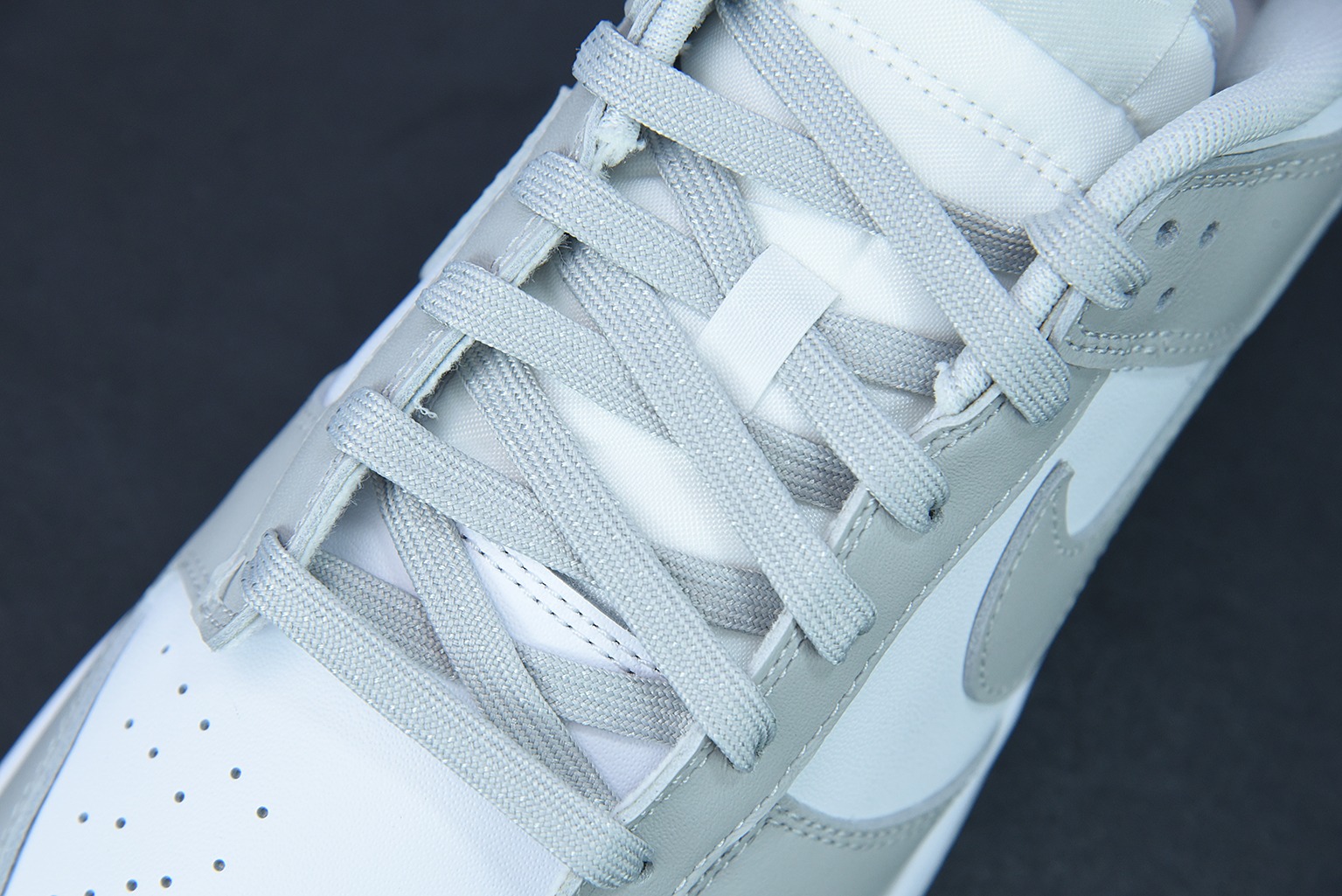 o_1fuo4fesd1m0h1hbbdar1vti1ht4m3 Nike Dunk SB Low Photon Dust front view