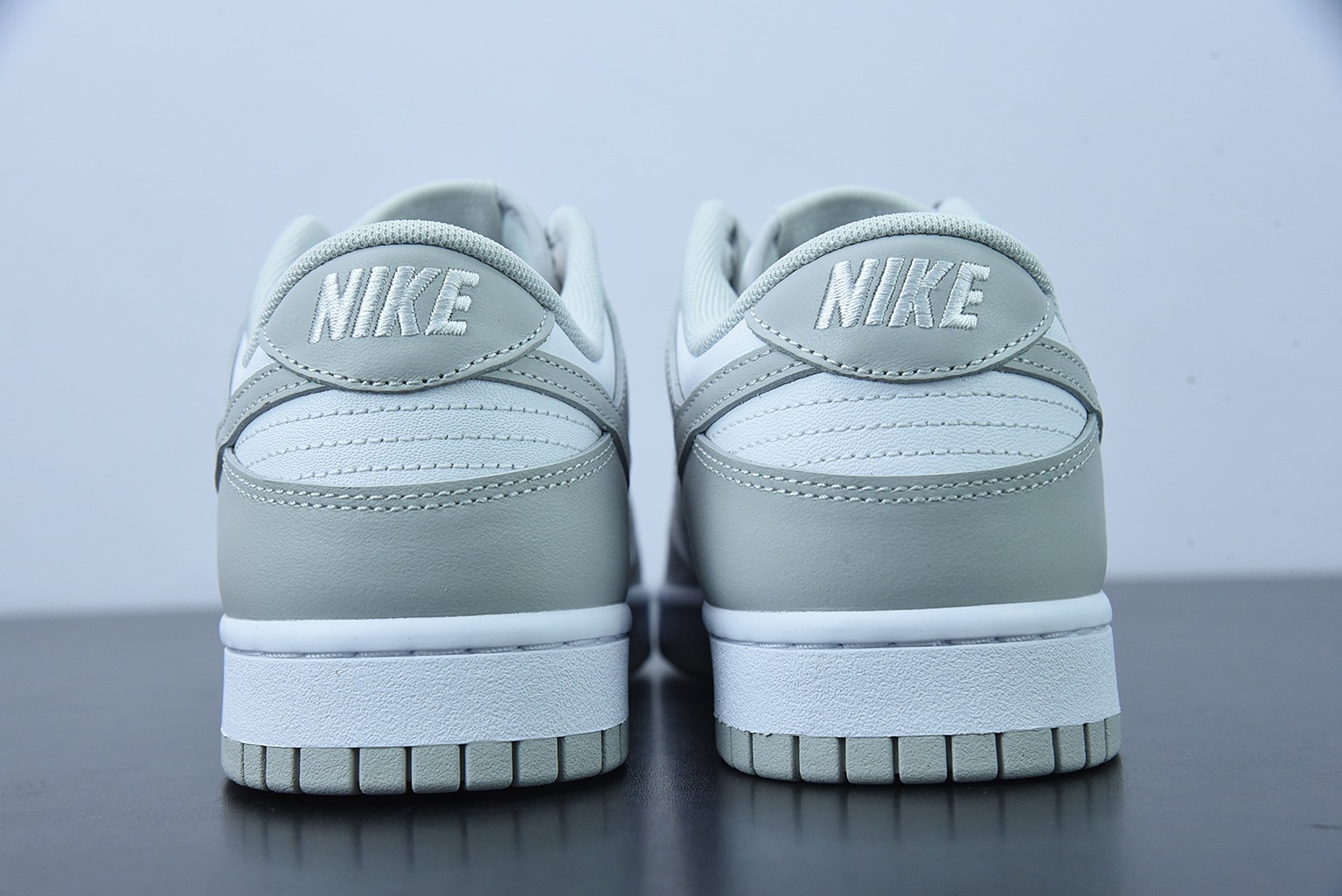 o_1fuo4fesd1noa6n51hco1qge12p3m5 Nike Dunk SB Low Photon Dust side view