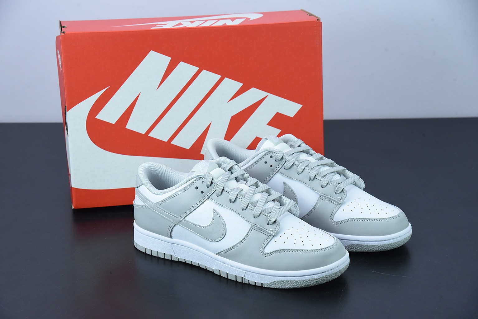 o_1fuo4fesdmuu17robke1k6pkpgm2 Nike Dunk SB Low Photon Dust close-up detail