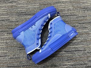 Christian Dior High B23 Oblique Blue front view