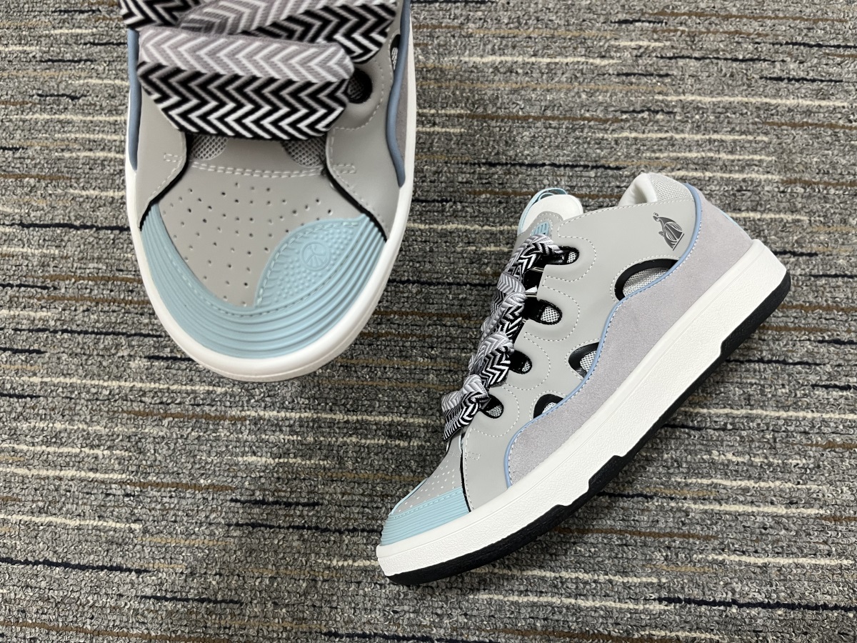 f4343220 Lanvin Leather Curb Grey Light Blue close-up detail