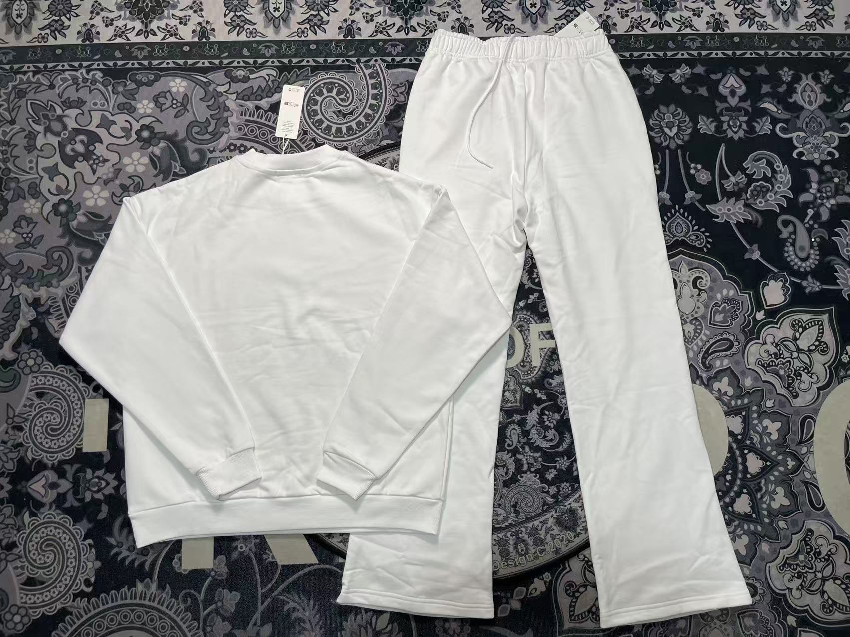 alo_set_white_1 Alo Set White detail view