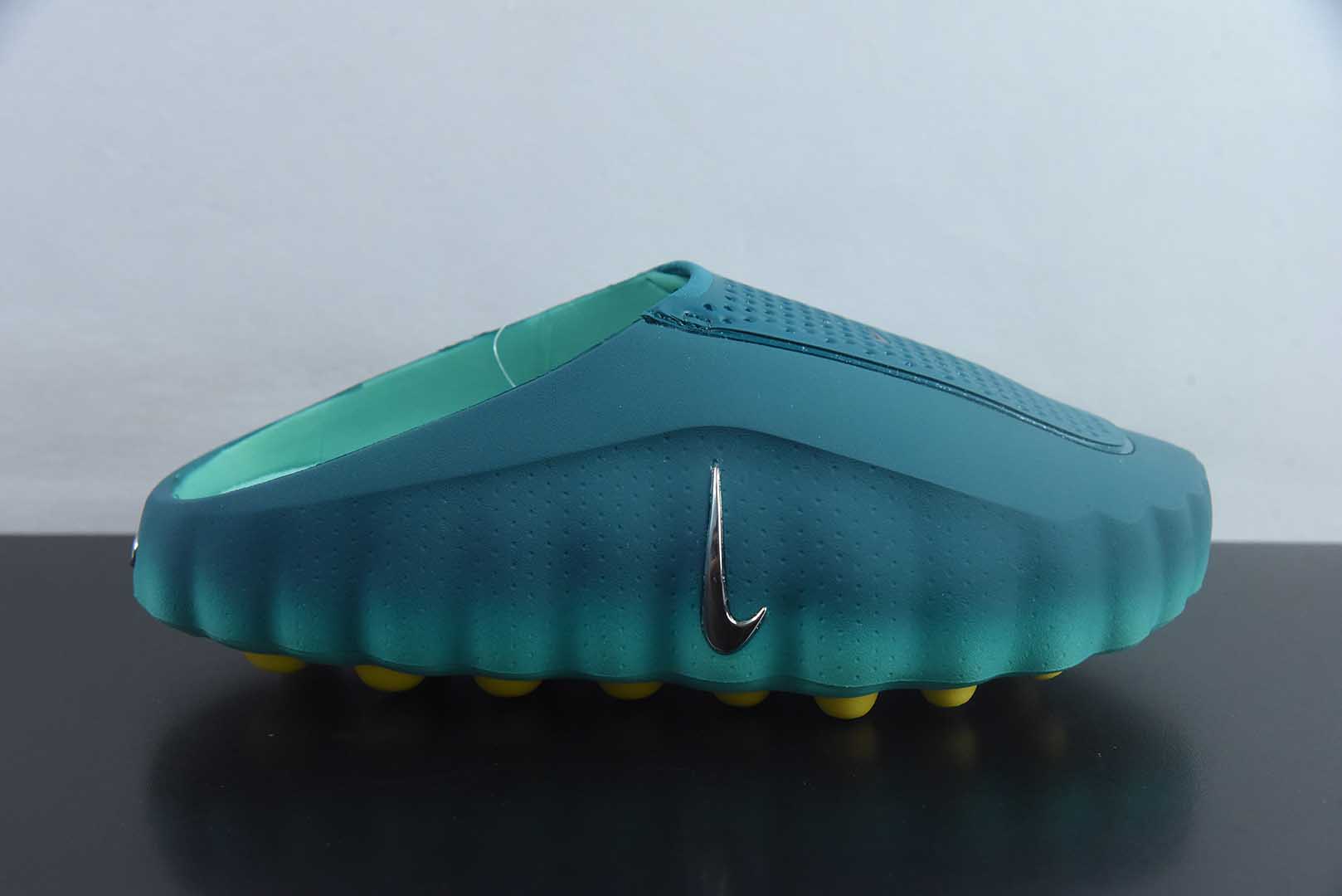 DSC_7518 Nike Mind 001 SlideGeode Teal Light Menta close-up detail