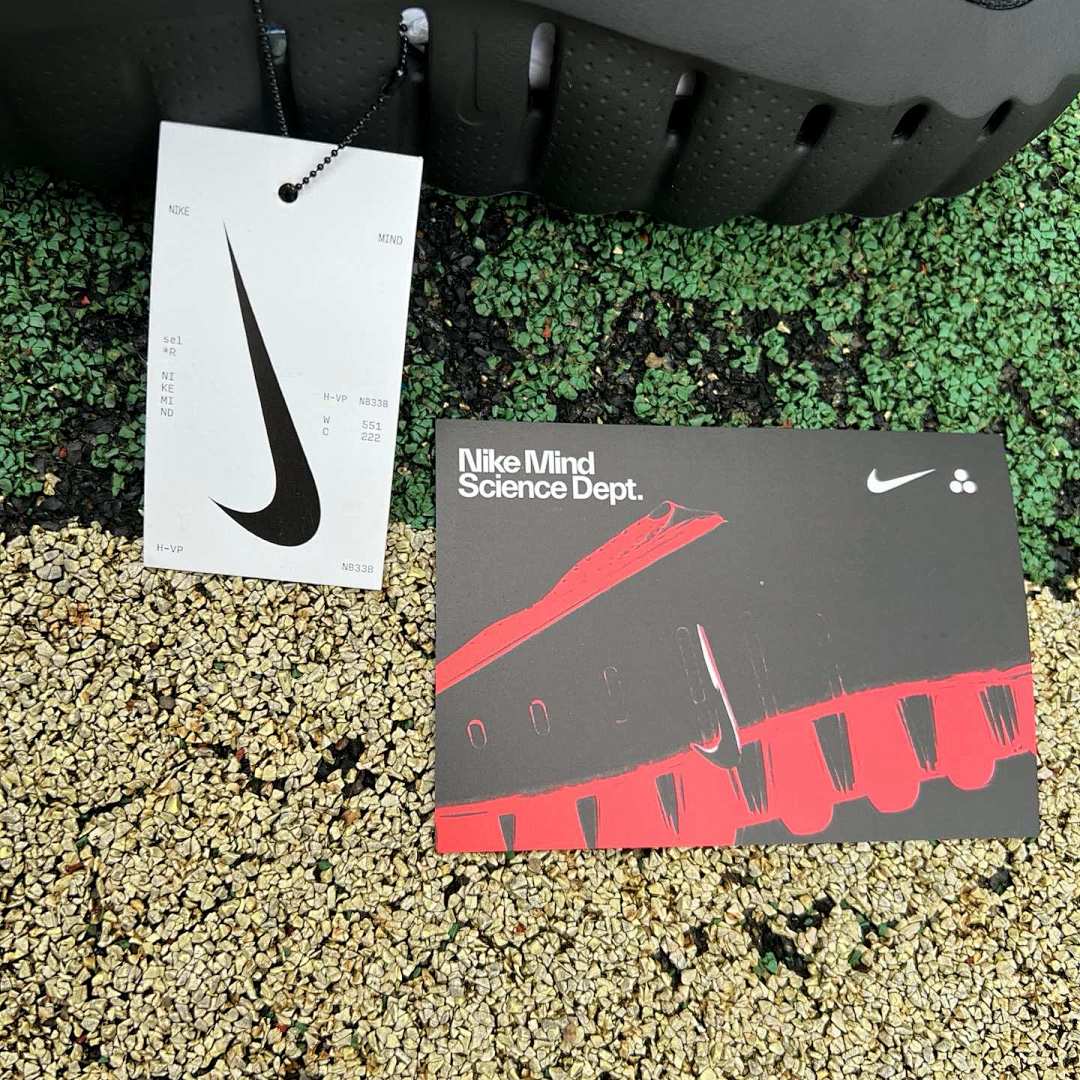 image_1 Nike Mind 001 SlideFragment Black detail view