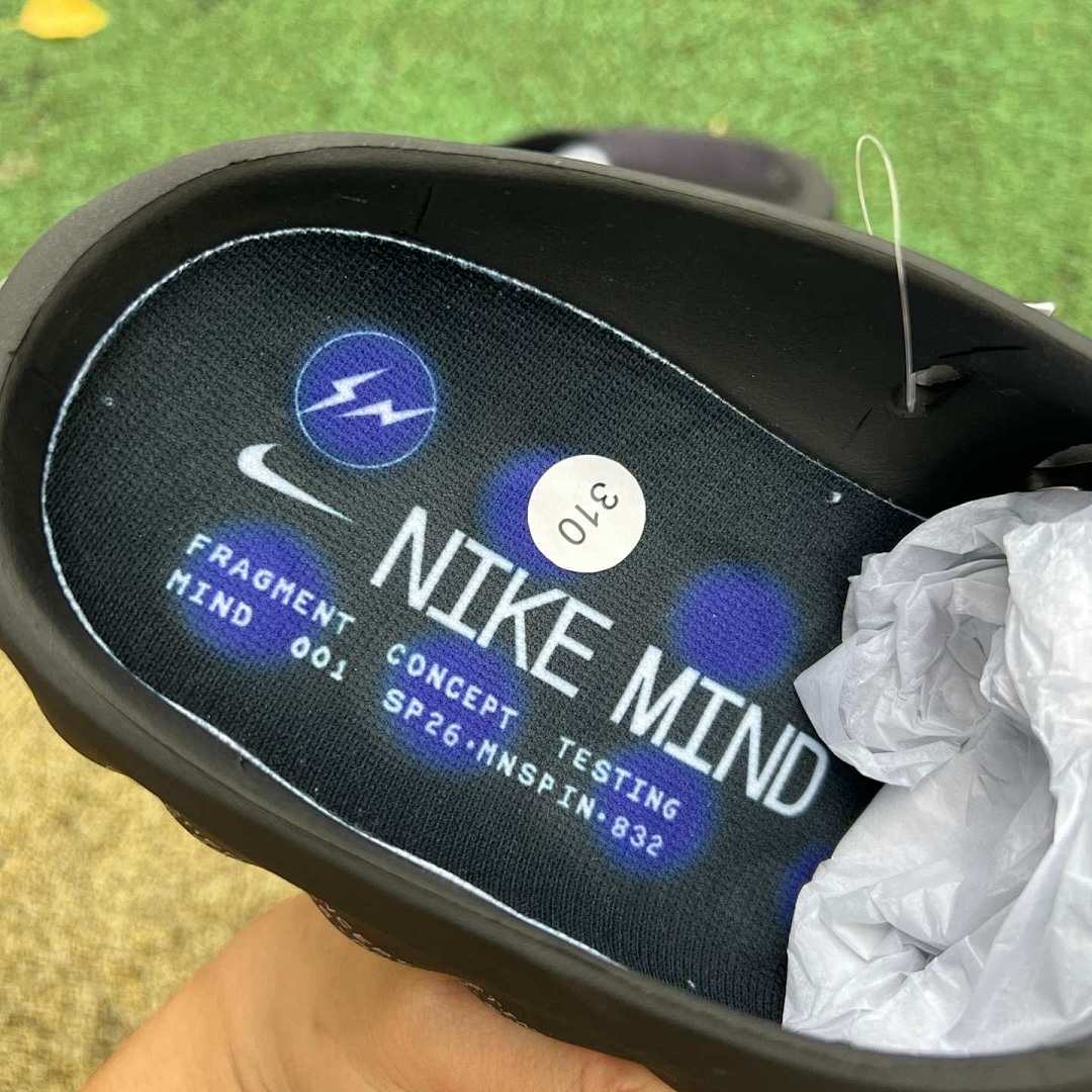 image_3 Nike Mind 001 SlideFragment Black close-up detail