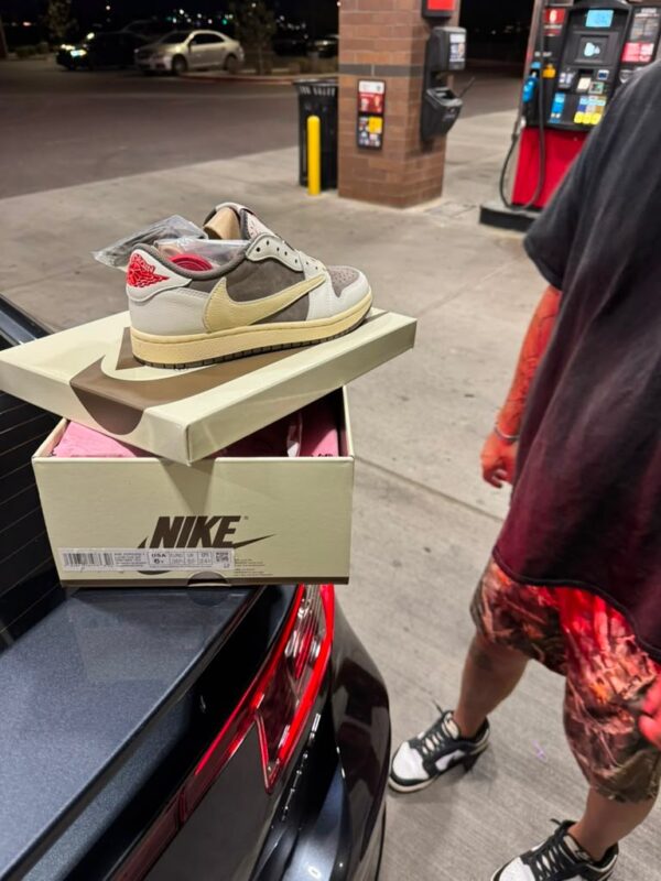 Travis Scott x Air Jordan 1 Low OG Reverse Mocha delivered - customer unboxing proof photo